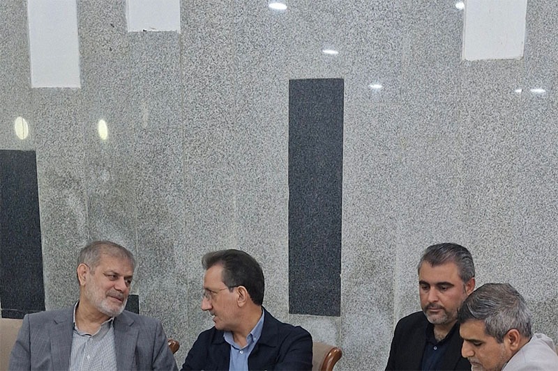 تاکید امیر حیات مقدم بر ضرورت پرداخت عوارض آلایندگی و ایفای مسئولیت های اجتماعی شرکت ها در دیدار با معاون  وزیر راه/18مرداد ماه ،۱۴۰۴