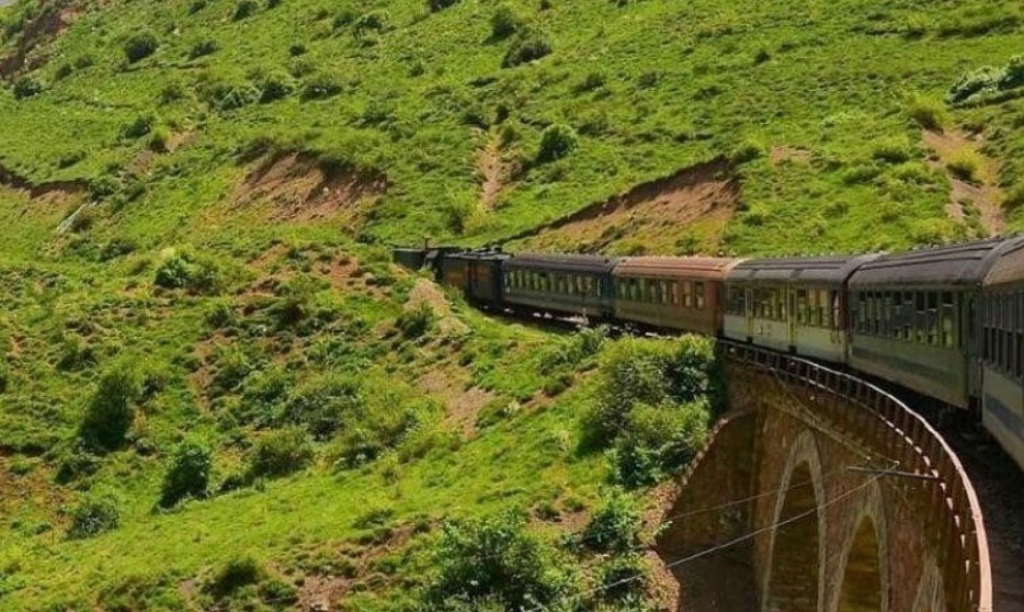 فاصله تهران تا اهواز با قطار چقدر است؟