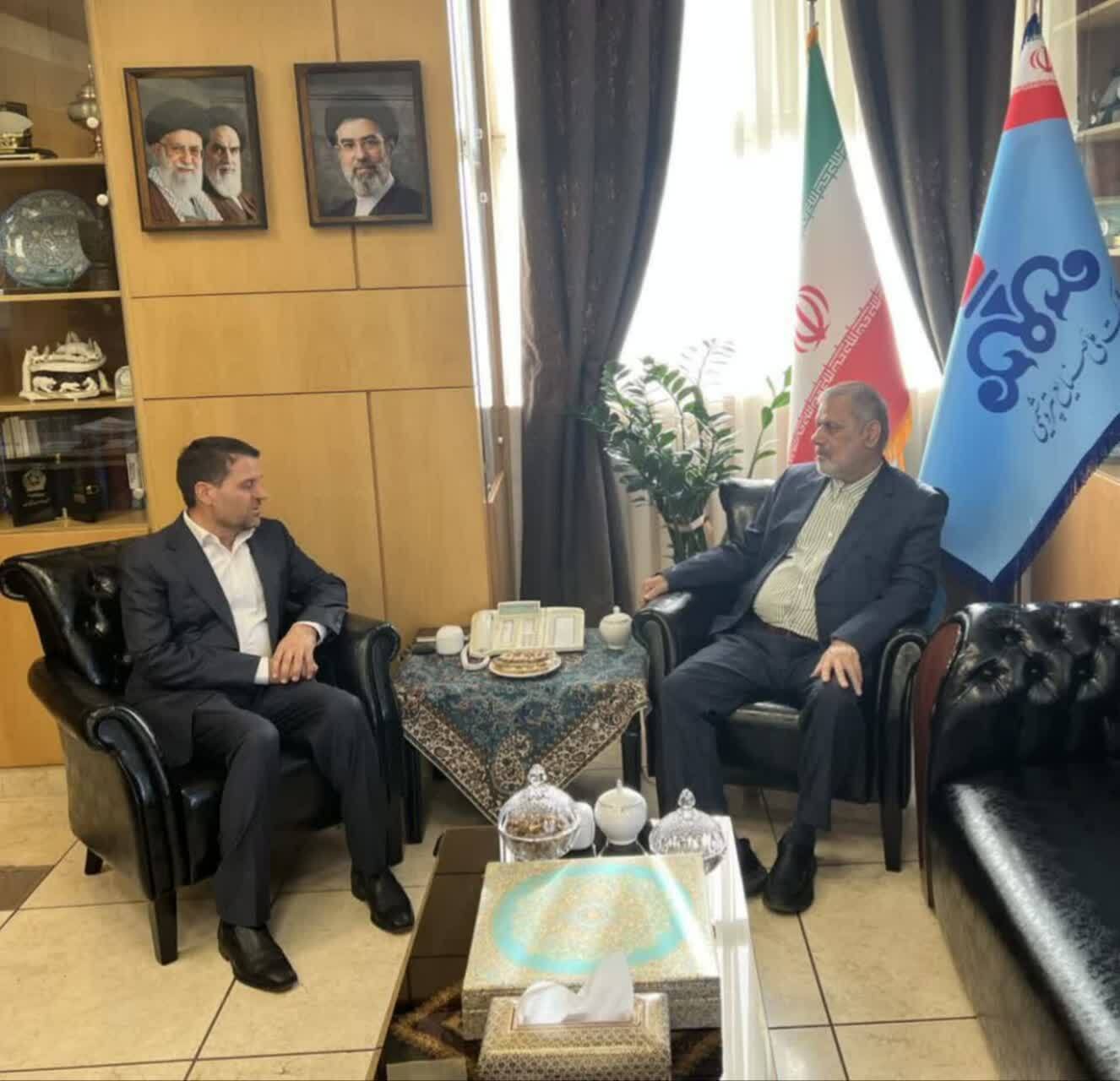 دیدار دکتر امیر حیات مقدم با معاون وزیر نفت در اردبیهشت۱۴۰۵/ تأکید دکتر امیر حیات مقدم بر اجرای فاز دوم منطقه ویژه پتروشیمی بندر ماهشهر و بازسازی واحد های آسیب دیده از بمباران دیدار دکتر امیر حیات مقدم با معاون وزیر نفت در اردبیهشت۱۴۰۵/ تأکید دکتر امیر حیات مقدم بر اجرای فاز دوم منطقه ویژه پتروشیمی بندر ماهشهر و بازسازی واحد های آسیب دیده از بمباران