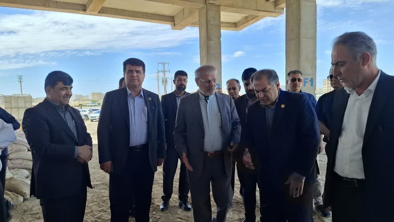 بازدید دکتر امیر حیات‌ مقدم از پروژه احداث بیمارستان خورشید بندر ماهشهر در اردبیهشت ۱۴۰۵، /تلاش برای تأمین اعتبار از مسئولیت‌های اجتماعی صنعت برای تکمیل و بهره‌برداری از این پروژه درمانی