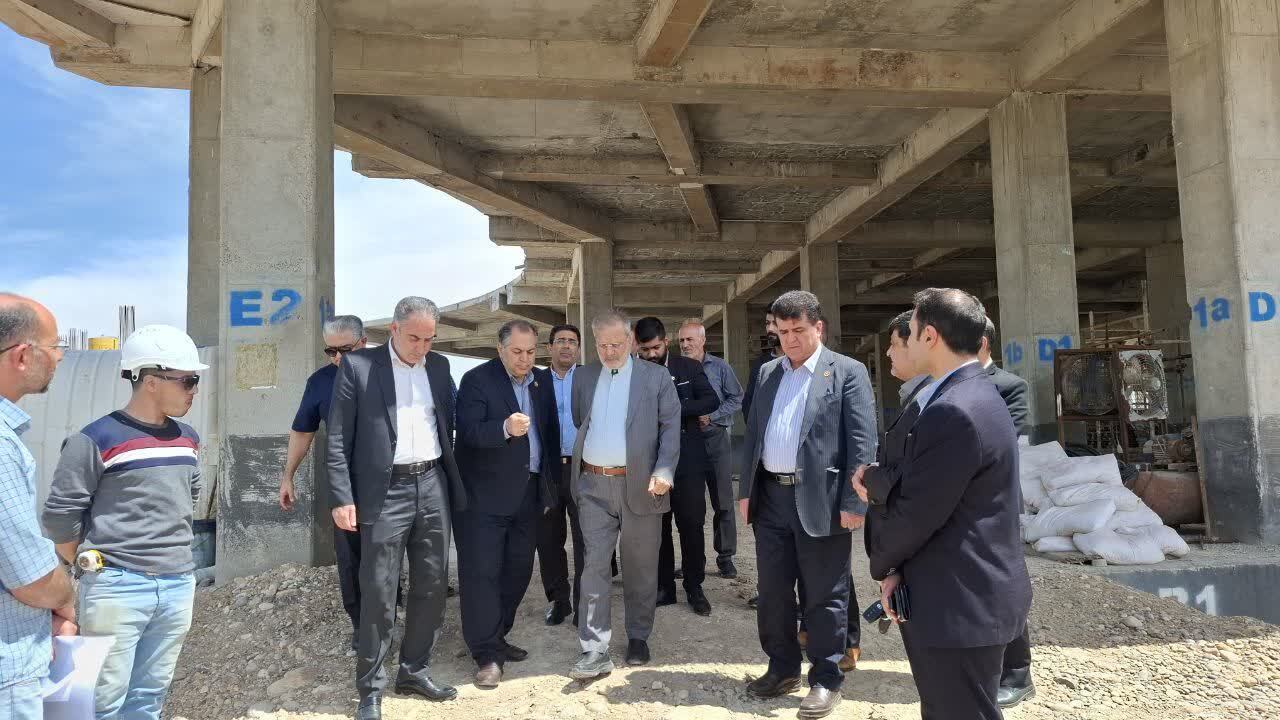 بازدید دکتر امیر حیات‌ مقدم از پروژه احداث بیمارستان خورشید بندر ماهشهر در اردبیهشت ۱۴۰۵، /تلاش برای تأمین اعتبار از مسئولیت‌های اجتماعی صنعت برای تکمیل و بهره‌برداری از این پروژه درمانی