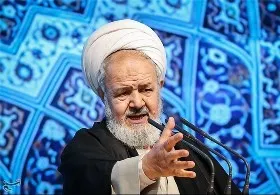 هیچ شخصیتی نمی‌تواند در عرض رهبری قرار بگیرد
