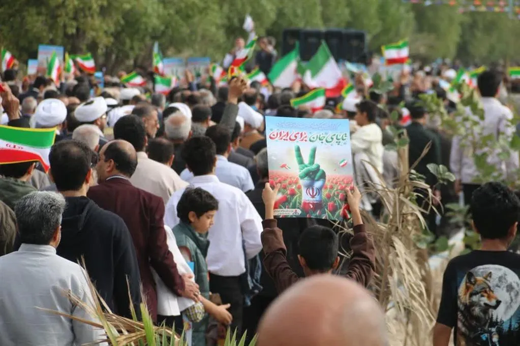 مشاركت گسترده شركت نفت و گاز اروندان در برپایی باشكوه و حماسه راهپیمایی ۲۲ بهمن در چندین شهر