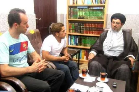 2 جوان اهل هلند و اکوادور در دزفول به دین اسلام مشرف شدند