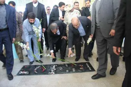 جهانگیری به شهدای خرمشهر ادای احترام کرد
