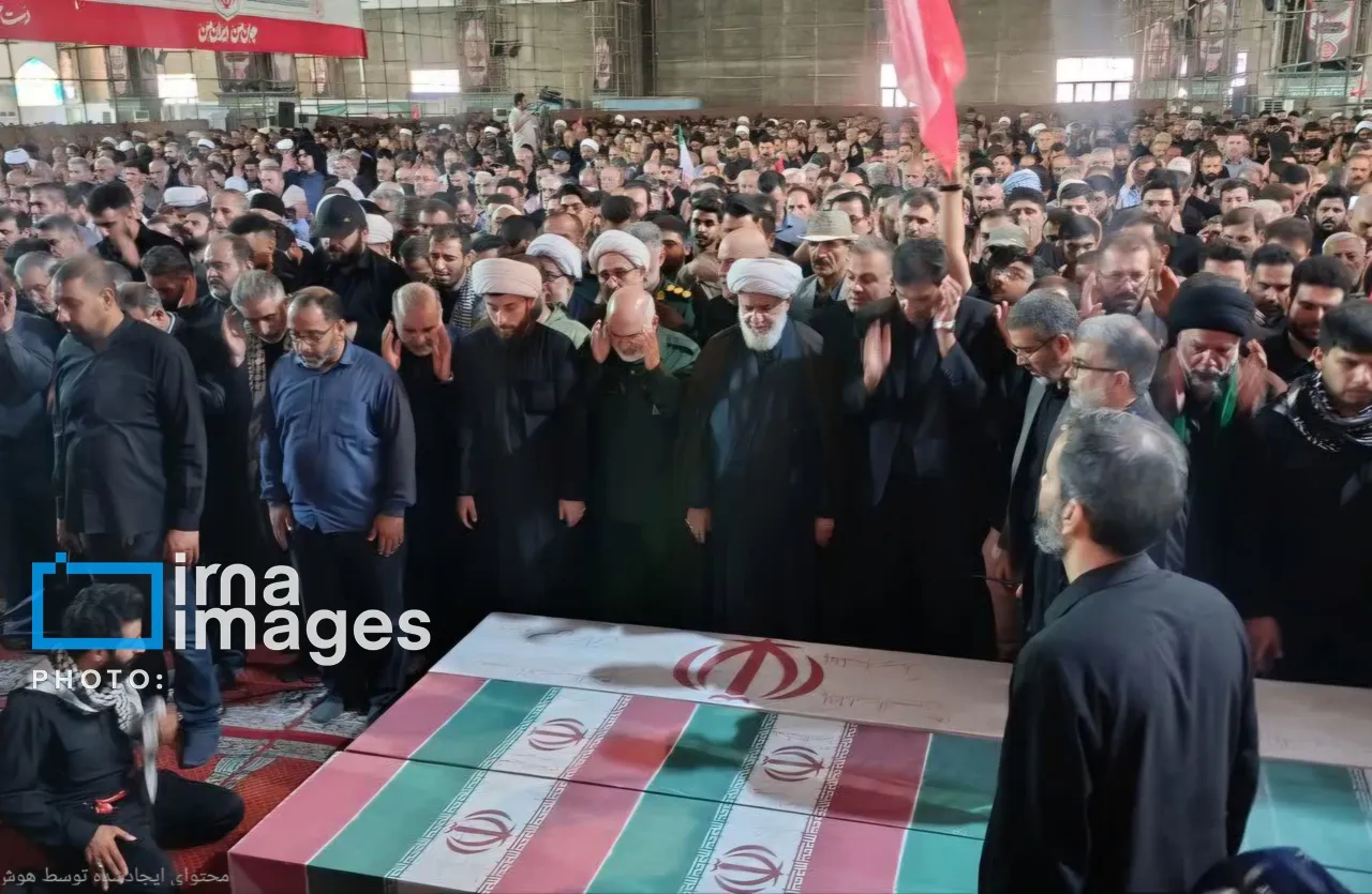 پیکر مطهر سه شهید حافظ امنیت در اهواز تشییع شد