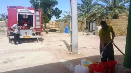 آبرسانی با تانکر به برخی از مناطق بندر چوئبده آبادان