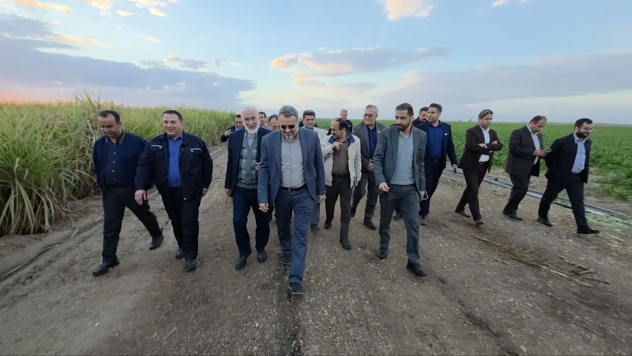 کارگران و مدیران نیشکر؛ سرداران خط مقدم تولید و جهاد اقتصادی/افزایش سود و بهره‌وری نیشکر مستقیماً به سفره کارگران بازمی‌گردد