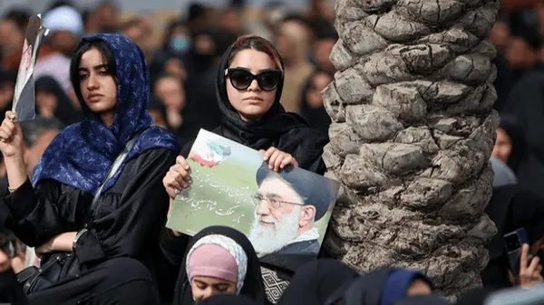 پرچمِ امامِ شهید را به صاحبش می‌رسانیم