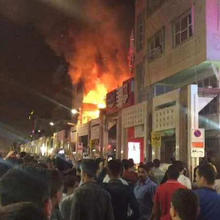 یک واحد سفره خانه سنتی در آبادان در آتش سوخت