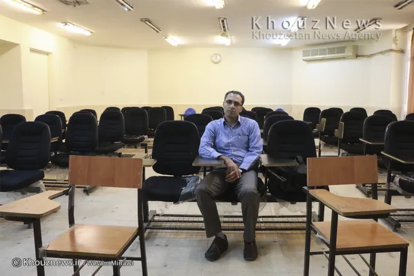 دکتر ریحانیان، دانشیار - 
وزارت علوم و دولت باید به مجهز کردن هرچه بیشتر آزمایشگاه ها به وسایل مدرن و جدید توجه بیشتری نشان دهند و حمایت خود را از طرح های پژوهشی افزایش دهند. در حال حاضر رقابت در سطح بین المللی به علت کمبود امکانات و بودجه کافی بسیار مشکل شده است.