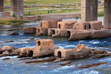 ساخت و ساز بر روی سازه های آبی دزفول