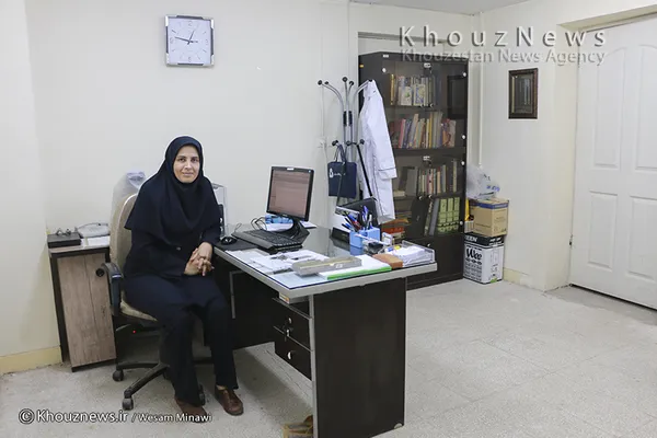 دکتر طیبه محمدی، دکترای حرفه ای دامپزشکی و دکترای بافت شناسی مقایسه ای - 
در محیط های علمی همچون دانشگاه ها باید شرایط مورد نیاز برای پیشرفت و شکوفایی فراهم شود، از جمله این شرایط اختصاص دادن بودجه هایی برای به انجام رساندن کارهای پژوهشی و علمی است تا از این طریق بتوانند آزمایشگاه هایی همچون بیوتکنولوژی و کشت سلولی مهندسی را با ابزار های مناسب مجهز کنند.