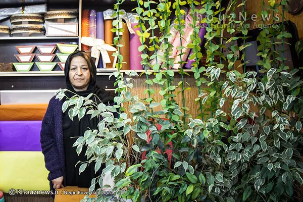 مریم رمضانی، 50 ساله، گل فروش، بله، مایلم در اهواز بمانم بدلیل نزدیکی به اقوام و خانواده ام.