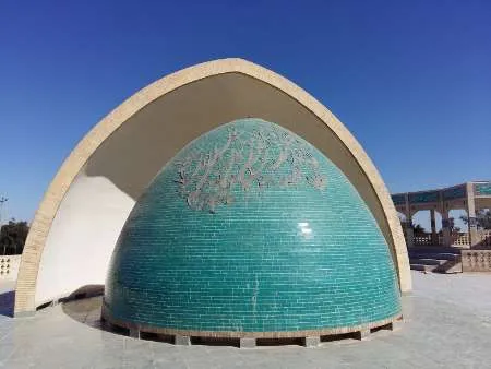 گردهمایی هنرمندان خوزستان بر مزار قیصر امین پور در گتوند