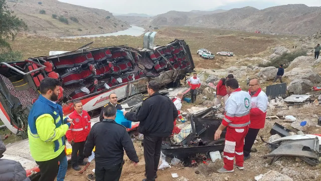 اعزام ۱۶ مصدوم حادثه سقوط اتوبوس در پلدختر به بیمارستان اندیمشک
 
