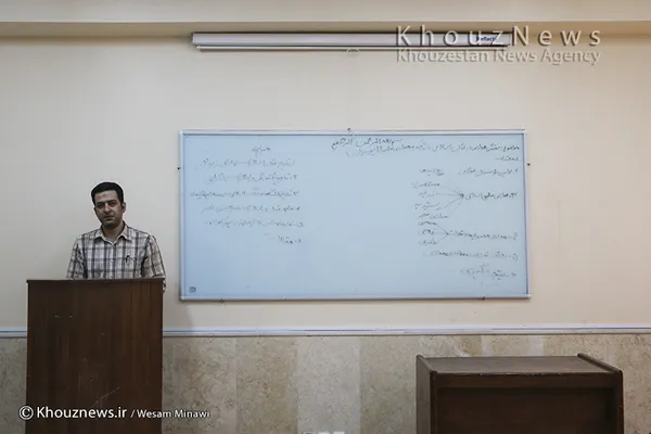 دکتر محمود منیعاتی، دکتری آموزش زبان انگلیسی - 
در مقایسه با دیگر کشورهای جهان، قشر معلم و استاد در این جامعه همواره از ارزش اجتماعی چندان بالایی برخوردار نبوده است و شغلی معمولی محسوب می شود. این در حالیست که در برخی کشورهای جهان معلم و استاد به پاس تربیت دانشمندان، پژوهشگران و افراد مهم آینده، بسیار ارج نهاده می شوند و از جایگاه بسیار بالایی برخوردار هستند.
