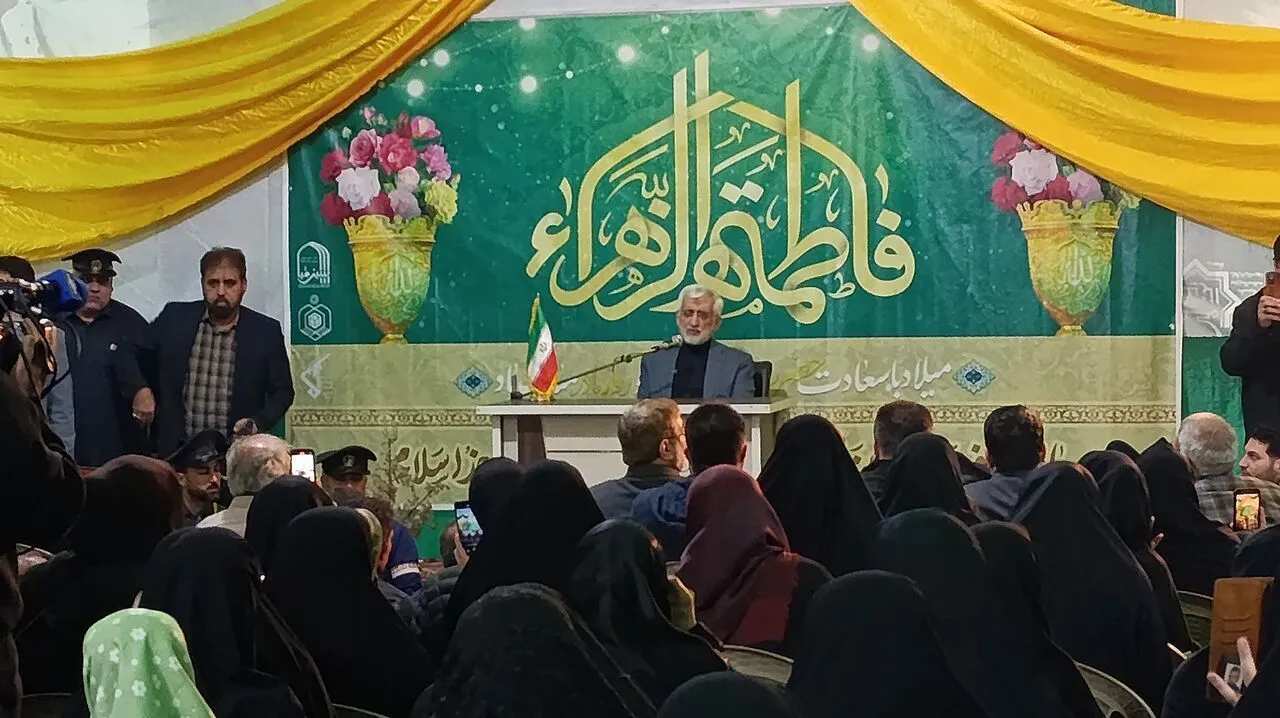 جلیلی: مردمی سازی حاکمیت برای حل مشکلات کشور در دستور کار قرار گیرد
 
