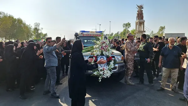 تشییع پیکر شهید علی مرادی در خوزستان +فیلم و عکس