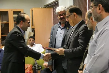 از مدیران و پرسنل فعال در عملیاتی کردن سامانه یكپارچه بهداشت تقدیر شد