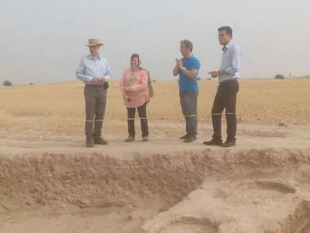 بازدید سفیر استرالیا از محوطه باستانی جندی شاپور دزفول