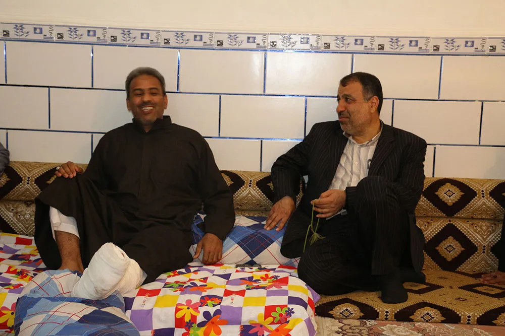 شهردار اهواز از سکاندار فداکار عیادت کرد