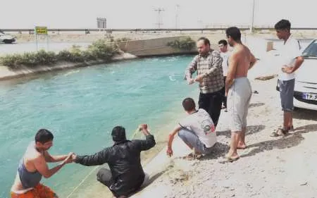 نجات جوان 25 ساله از کانال آبیاری شبکه آبیاری دز