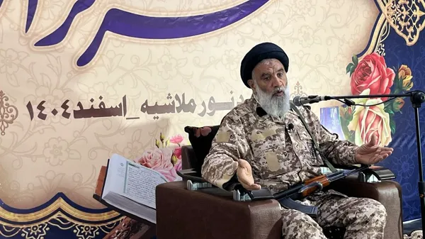سخنرانی نماینده ولی فقیه در خوزستان با لباس نظامی و اسلحه