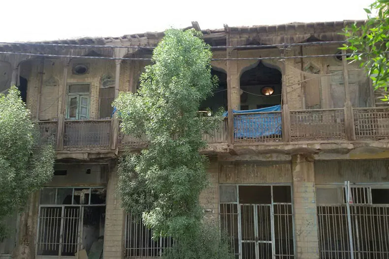 تلاش مالک برای خارج کردن خانه بچاری‌های آبادان از فهرست آثار ثبت شده