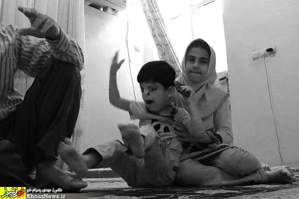 زندگی با كودكان معلول می تواند اثرات عمیق در کل خانواده بگذارد، فشاری که به به خواهر و برادر حامد وارد می شود، کمتر موردتوجه قرار می گیرد.
