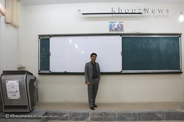 دکتر محمدرضا حجاری، دکتری ژنتیک مولکولی - 
پیش از هر چیز، استادیاران جوانی که جذب هیئت علمی دانشگاه می شوند، باید از طریق بودجه و امکانات پژوهشی مناسب برای کارهای تحقیقاتی مورد حمایت قرار بگیرند تا انگیزه و ذوق آنها سبب رشد و پیشرفت هرچه بیشتر در زمینه های علمی شود.