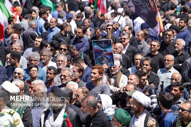 برادر شهید تنگسیری: مردم با خالی نکردن میدان پیروزی نهایی را رقم بزنند