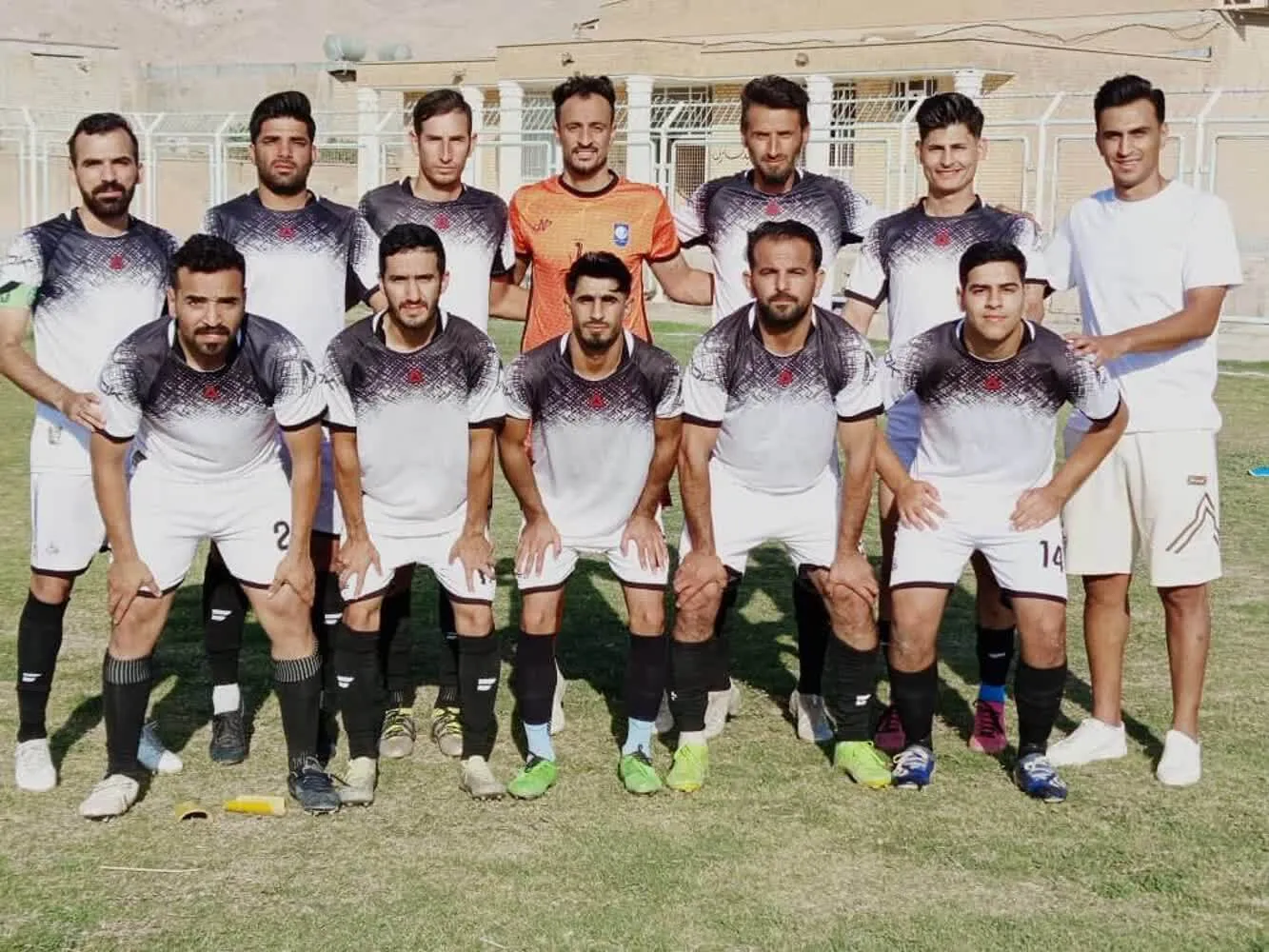 تیم آبی پوشان حمیدیه صدرنشین لیگ برتر فوتبال خوزستان  شد