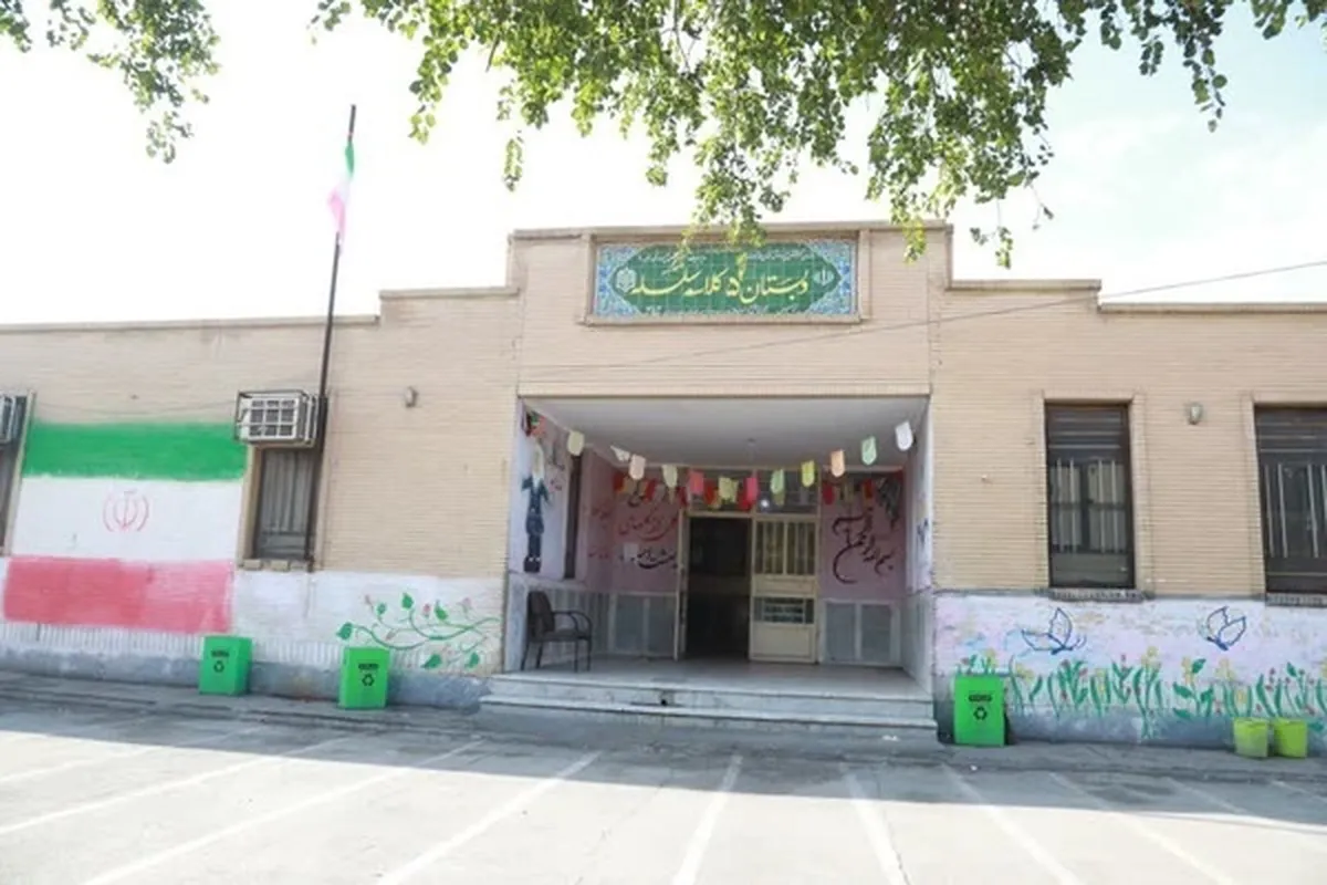 دختران کوی زویه اهواز در مقطع ابتدایی فارغ التحصیل می‌شوند
