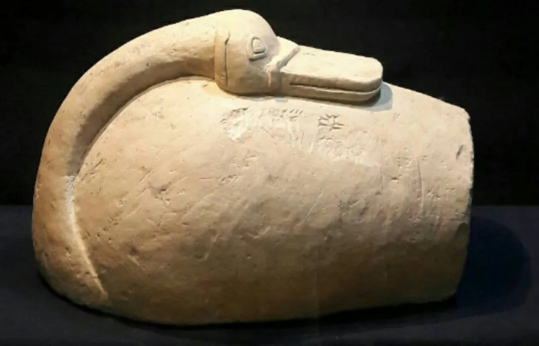 نمایش «سنگ‌وزنه اردک» باستانی در موزه شوش