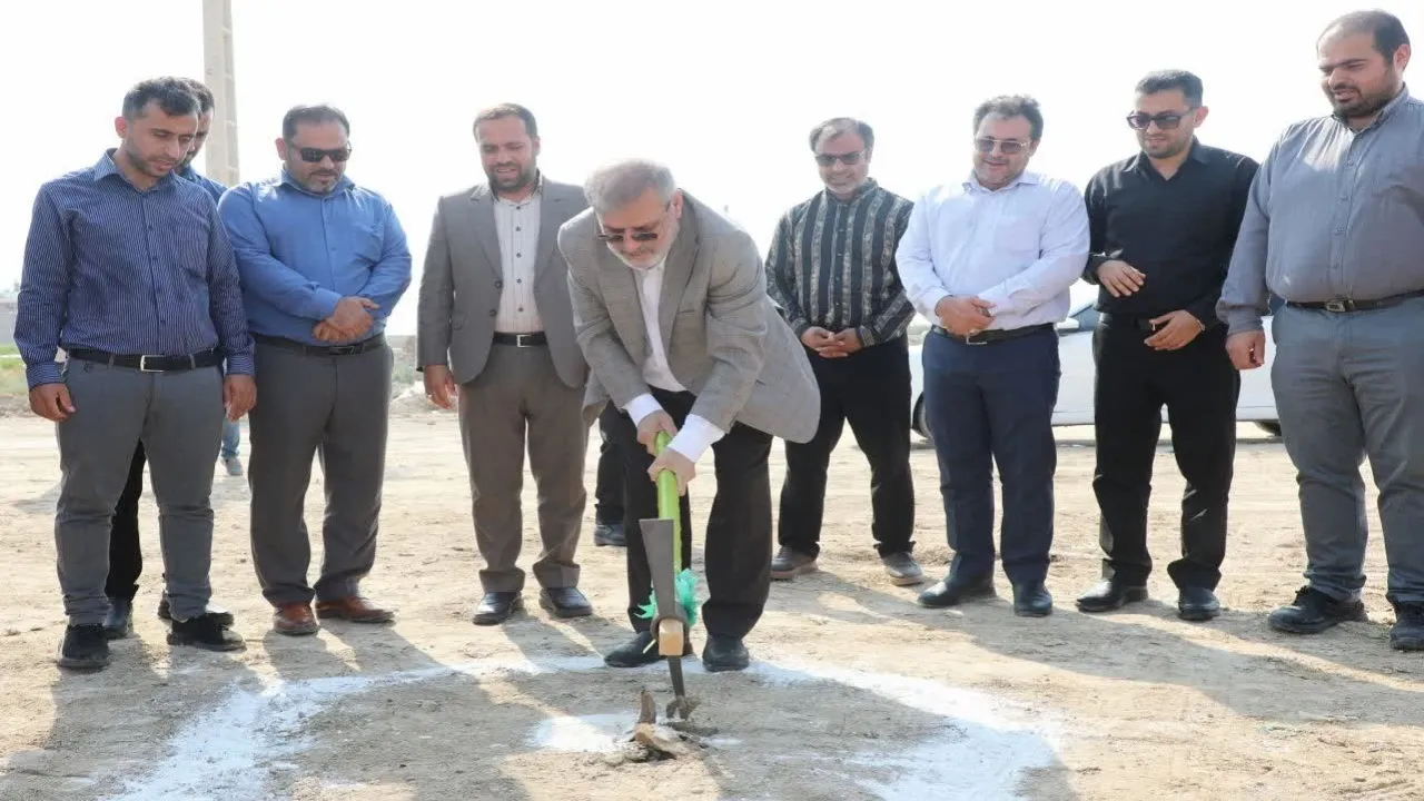 کلنگ زنی احداث پارک خطی شهید باهنر هفت شهریور ۱۴۰۳ در هندیجان جنوبی  با حضور  امیر حیات مقدم  انجام شد