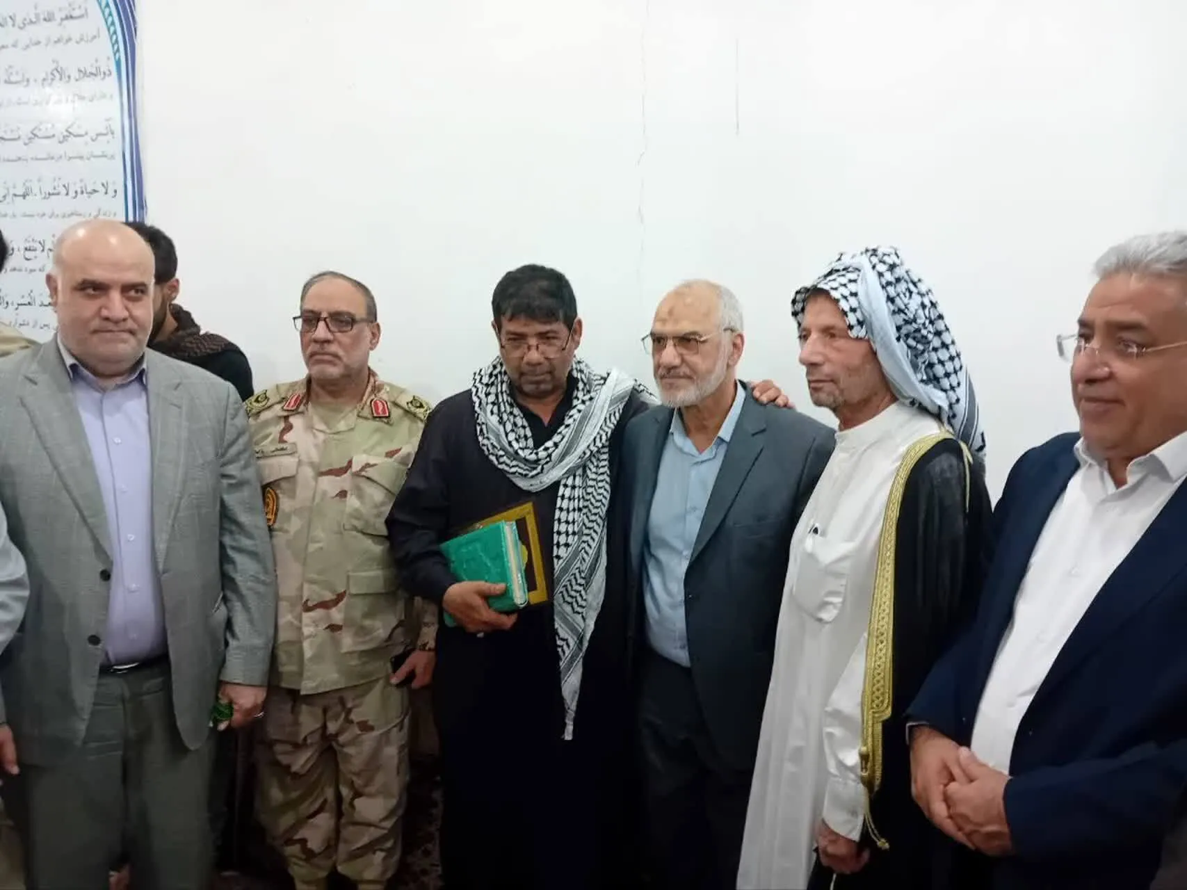 دیدار استاندار خوزستان با خانواده شهیدان مرمزی و حمودی از شهدای دشت آزادگان