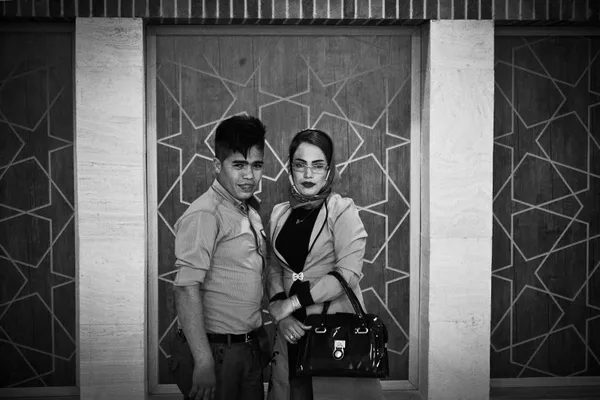 علی پیری و زهرا کمری&zwnj;پور: با وجود این بیماری، مجبور به کار روی زمین کشاورزی هستم. بیل زدن روی زمین با این وضع جسمانی برای من بسیار سخت است.