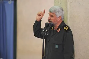 شعر من انقلابی‌ام در راستای فرمایشات رهبری ارائه شد