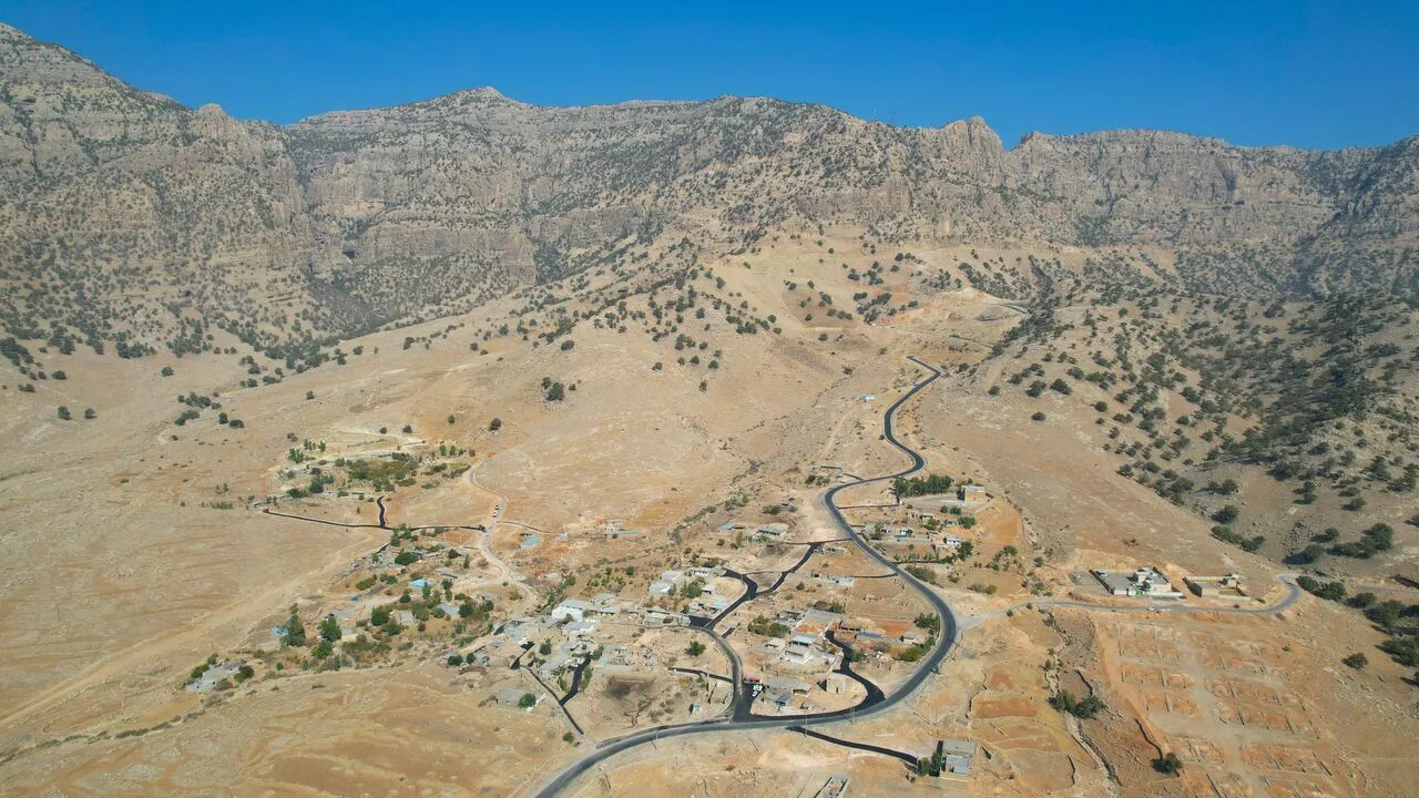 چتر نهضت آسفالت در روستای پا آب شلال اندیکا سایه گسترانید