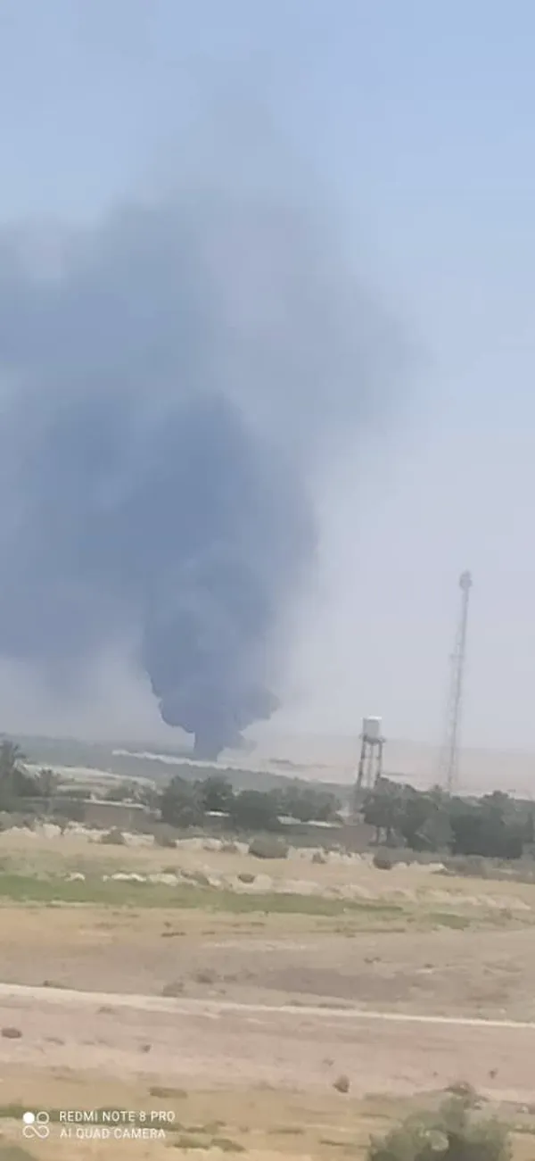 سوزاندن نفت در حاشیه رودخانه مارون